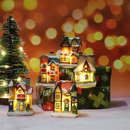 ماکت خانه و کلبه های برفی چراغدار کریسمس
